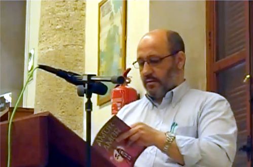 Juan Benito, leyendo en la Bblioteca Pública de Valencia