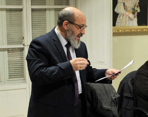 Recitando en la primera sesión del Aula de Literatura Valenciana