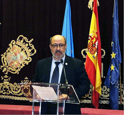 Recibiendo la Medalla de Oro del Foro Europeo Cum Laude