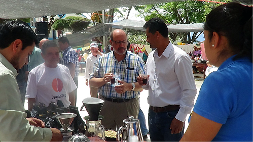 En una cata de café gourmet en la Feria Agrícola de San Antonio de las Aradas.