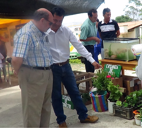Junto al rectorado del centro y parte del profesorado