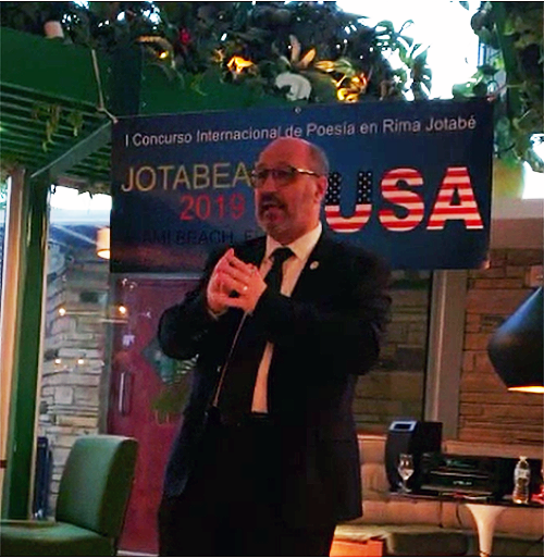 En un momento de mi exposición inicial.