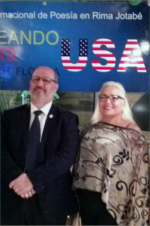 Junto a Marta maría Requeiro Dueñas, organizadora del concurso Jotabeando USA.
