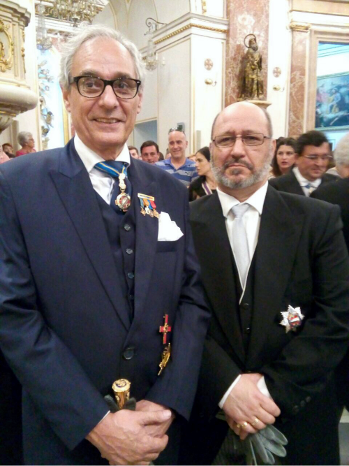 Junto al Lugarteniente del Insigne Capítul de l'Almoina de Sant Jordi de Cavallers del Centenar de la Ploma