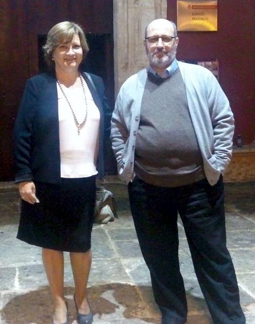 Junto a la Presidenta de la Asociación Poesía Viva de Elche