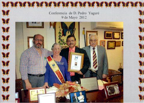 El Dr. Pedro Yajure Mejía, realizando una conferencia en Poetas Unidos de Valencia.