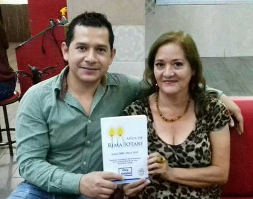 Presentación del poemario 10 años de Rima Jotabé