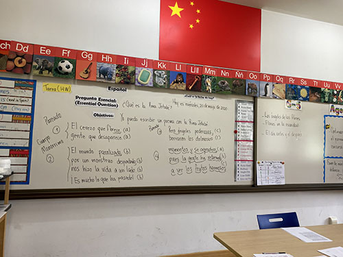 Yenny Li impartiendo clase de Rima Jotabé en la escuela Soong Ching Ling School of Shanghai
